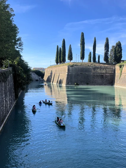 Peschiera del Garda in Canoa: Tour Storico tra le Mura Veneziane 11